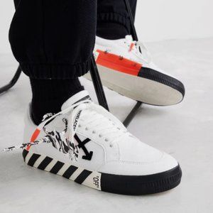 Low Vulcanized Sneakers Off-White™